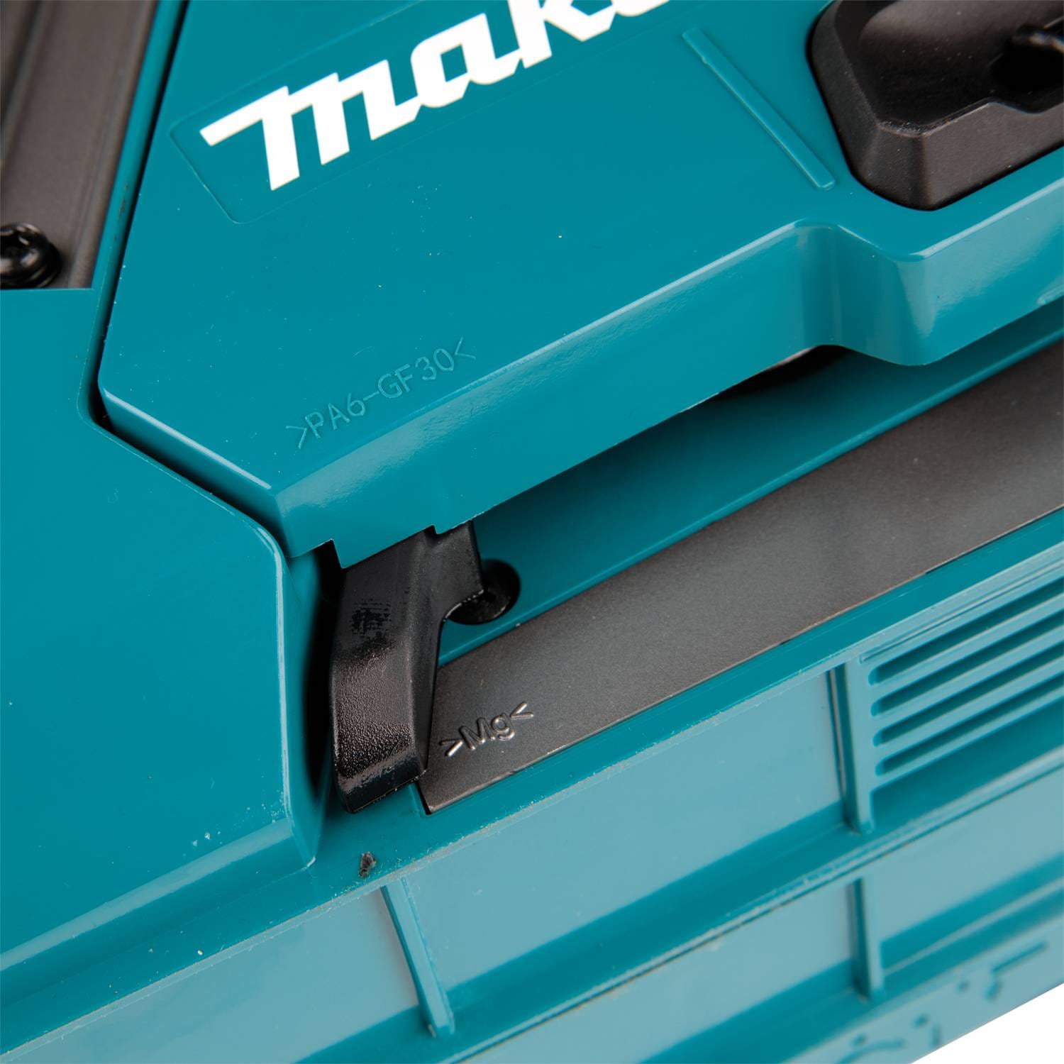 *** MUST COMPLETE ONLINE FORM AT MAKITATOOLS.COM/EREBATES TO RECEIVE FREE ITEM*** Ships separately from Makita.