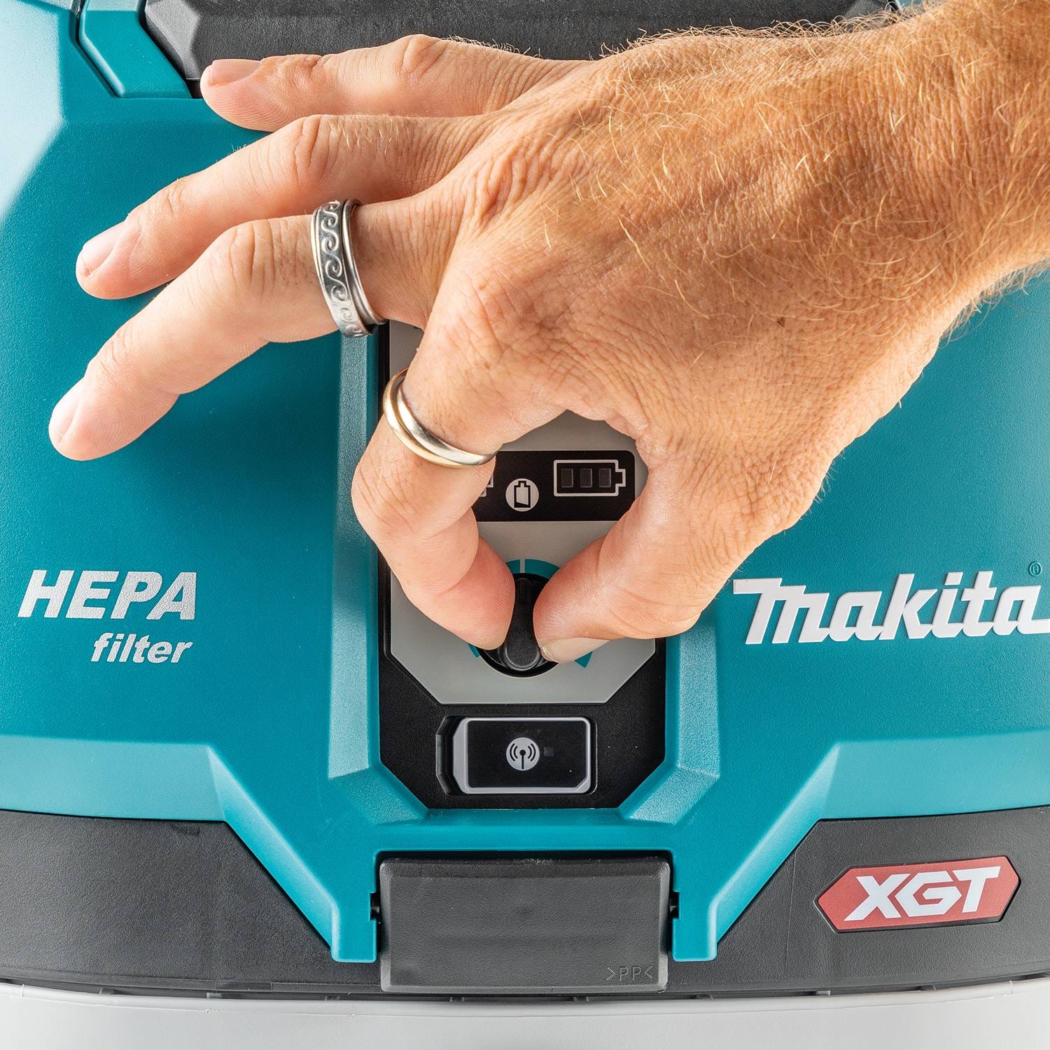 Makita GCV04ZX 40V max XGT Brushless Cordless 4 Gallon HEPA Filter Dry Dust Extractor, AWS Capable, Tool Only