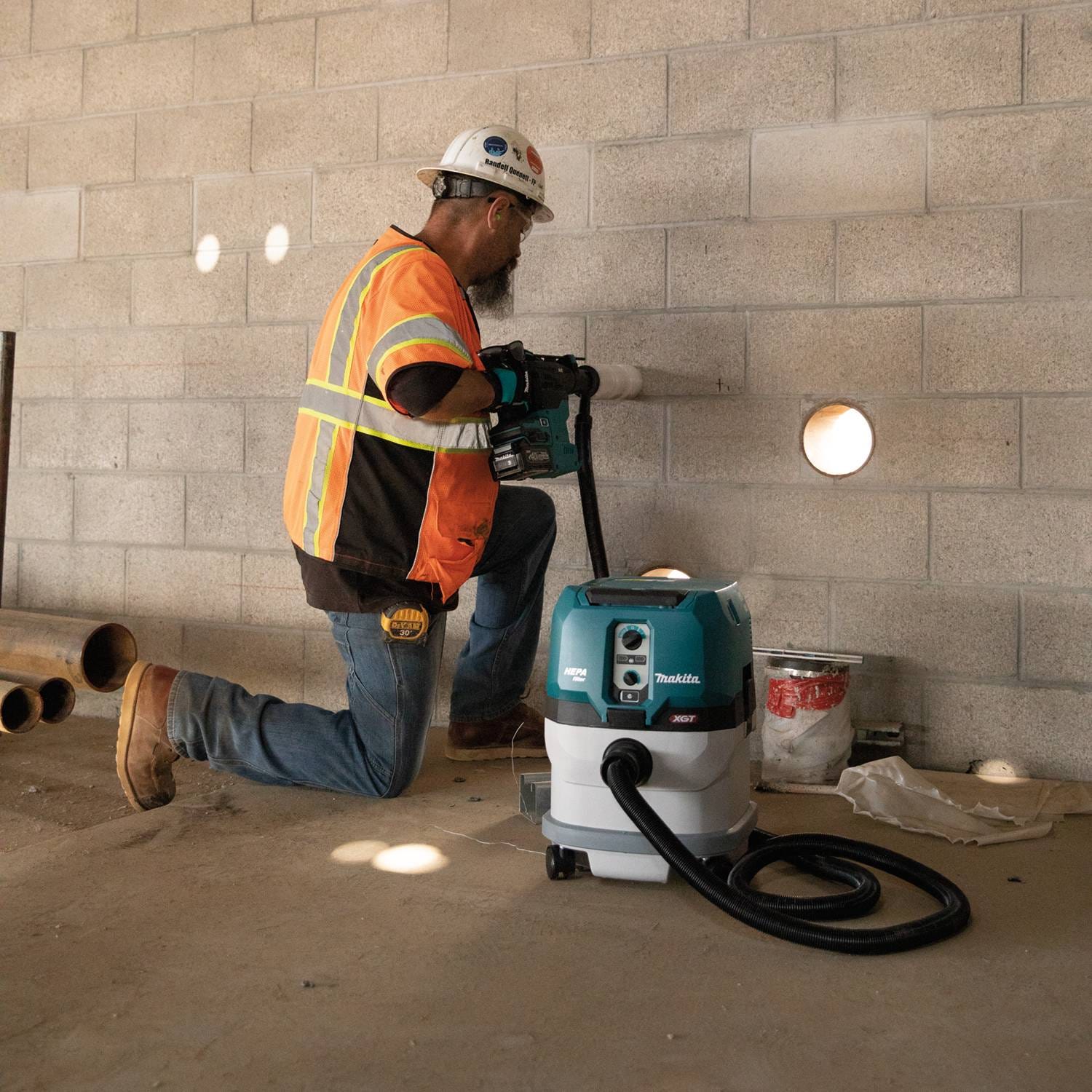 Makita GCV04ZX 40V max XGT Brushless Cordless 4 Gallon HEPA Filter Dry Dust Extractor, AWS Capable, Tool Only