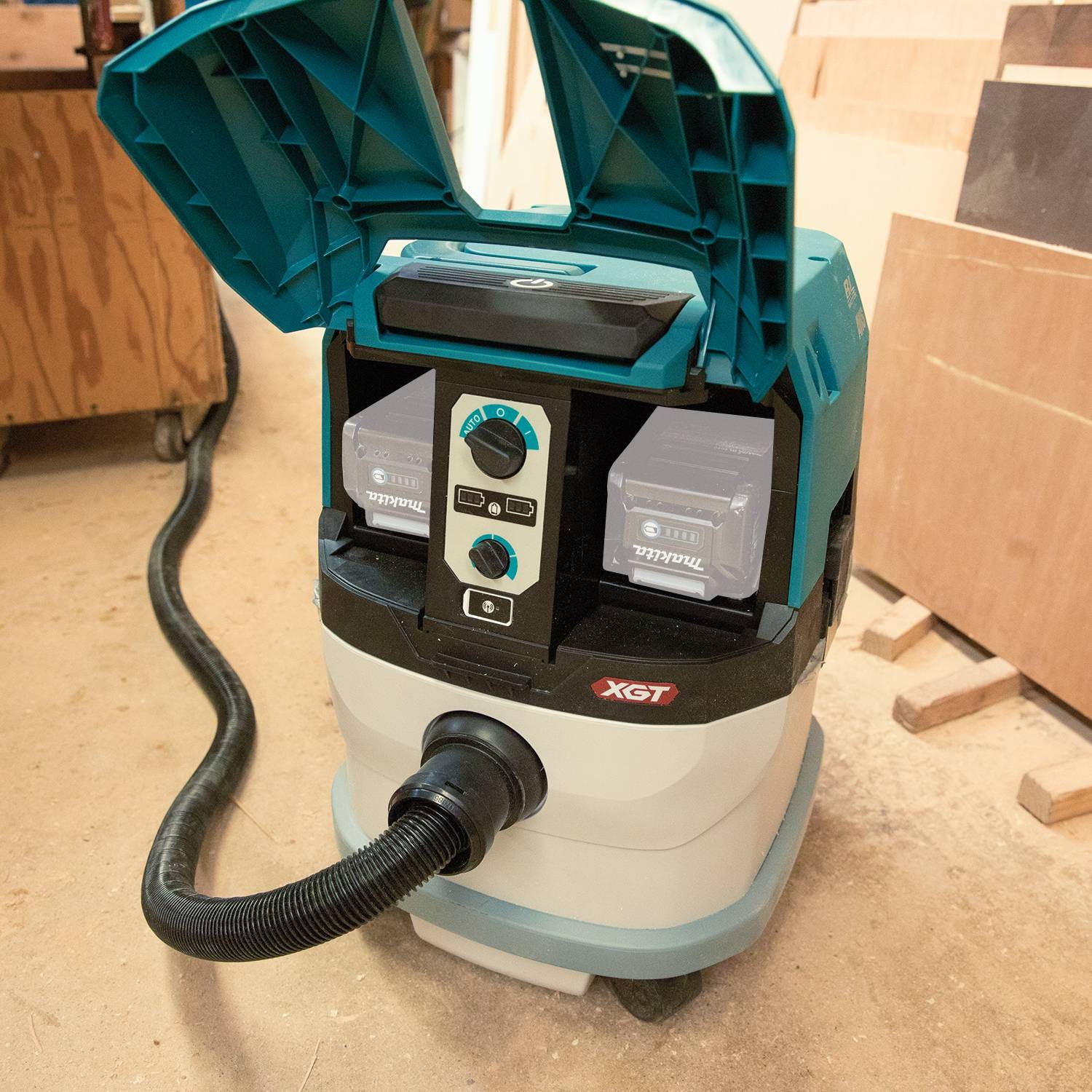 Makita GCV04ZX 40V max XGT Brushless Cordless 4 Gallon HEPA Filter Dry Dust Extractor, AWS Capable, Tool Only