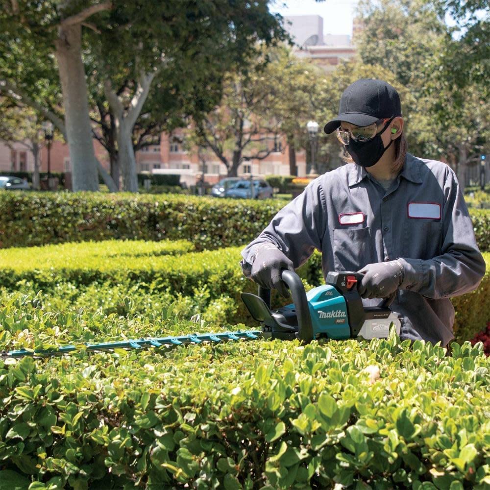 Makita GHU03Z 40V max XGT Brushless Cordless 30" Hedge Trimmer, Tool Only