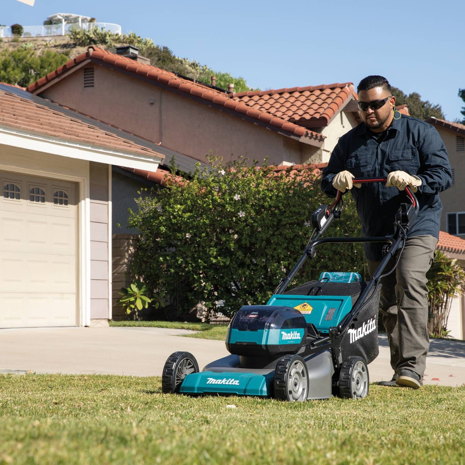 Makita GML01Z 40V max XGT Brushless 21" Self-Propelled Commercial Lawn Mower, Tool Only