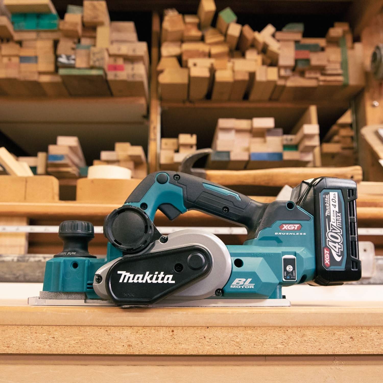 Makita 40V max XGT Brushless 3-1/4" Planer Kit AWS Capable (4.0Ah) w/ 40V max XGT 13" Fan