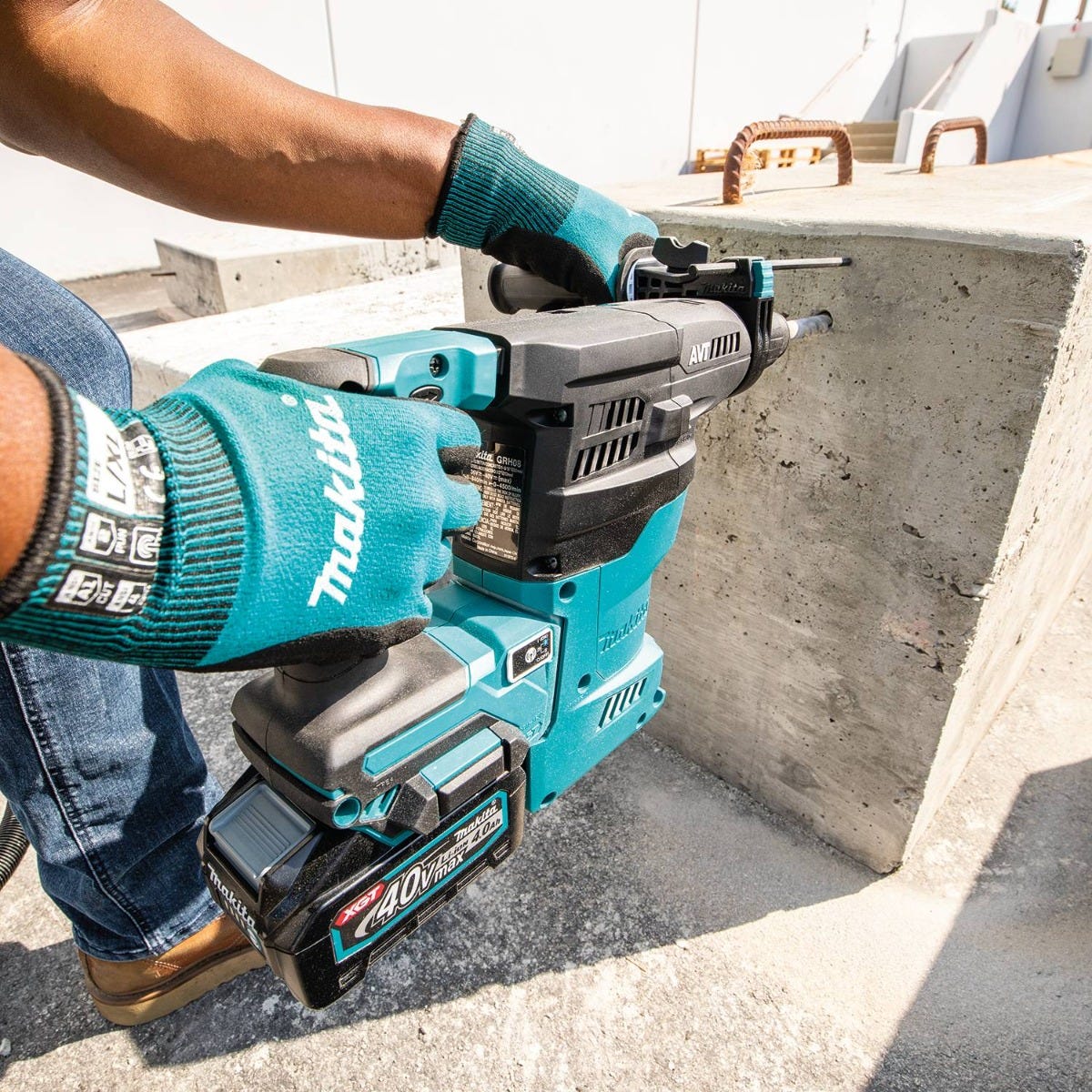 Makita GRH08M1 40V max XGT Brushless Cordless 1-3/16" SDS-PLUS AVT Rotary Hammer Kit, AFT, AWS Capable (4.0Ah)