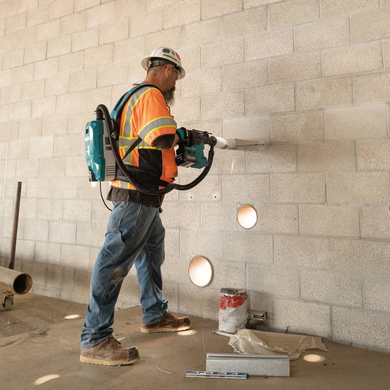 Makita GRH09M1 40V max XGT Brushless Cordless 1-3/16" SDS-PLUS AVT Rotary Hammer Kit, with Interchangeable Chuck, AWS Capable (4.0Ah)