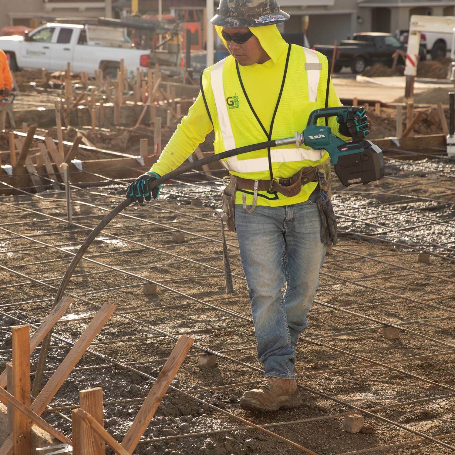 Makita GRV01Z 40V max XGT Brushless Cordless 5-1/2' Concrete Vibrator, Tool Only