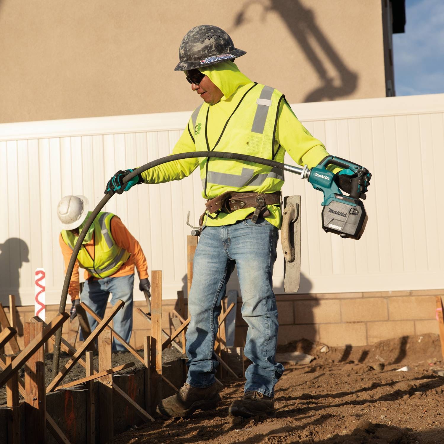 Makita GRV02Z 40V max XGT Brushless Cordless 8' Concrete Vibrator, Tool Only