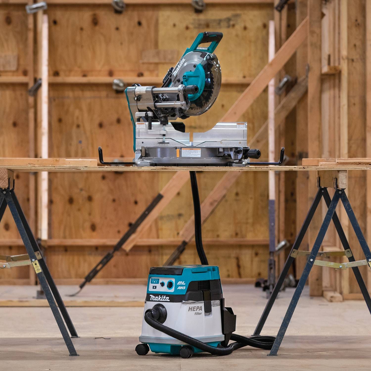 Makita GSL03M1 40V max XGT Brushless Cordless 10" Dual-Bevel Sliding Compound Miter Saw Kit, AWS Capable (4.0Ah)
