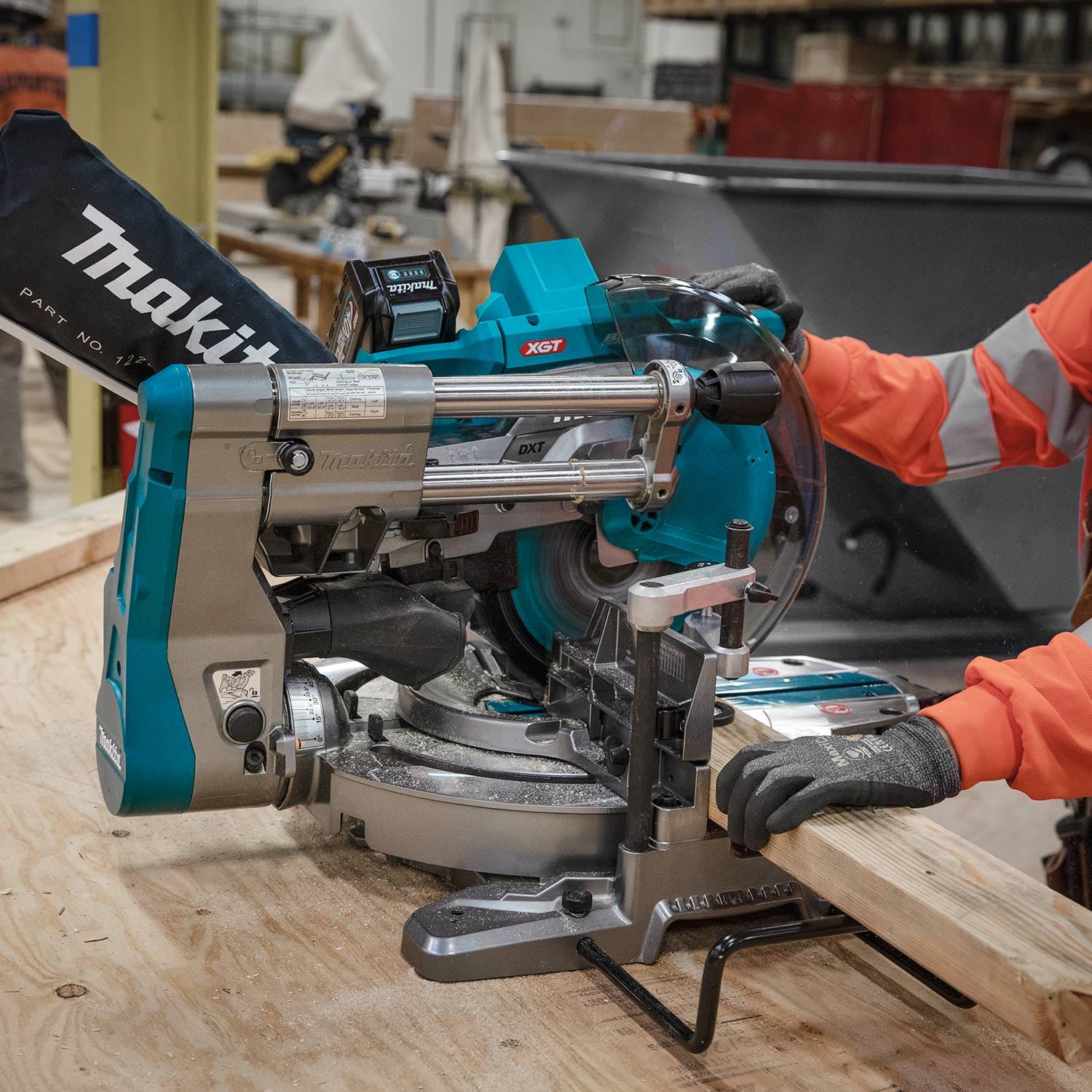 Makita GSL03M1 40V max XGT Brushless Cordless 10" Dual-Bevel Sliding Compound Miter Saw Kit, AWS Capable (4.0Ah)