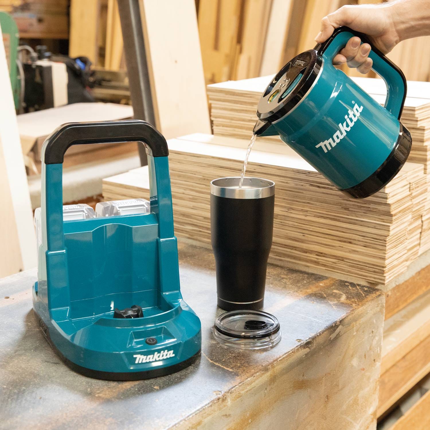 *** MUST COMPLETE ONLINE FORM AT MAKITATOOLS.COM/EREBATES TO RECEIVE FREE ITEM*** Ships separately from Makita.