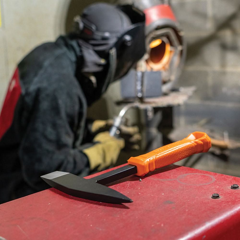 Klein Tools H80612 Welder's Chipping Hammer, Heat-Resistant Handle, 10-Ounce, 7 in.