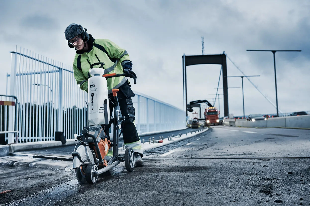 Husqvarna K770 14-in 5-Horsepower Gas Power Cutter Saw