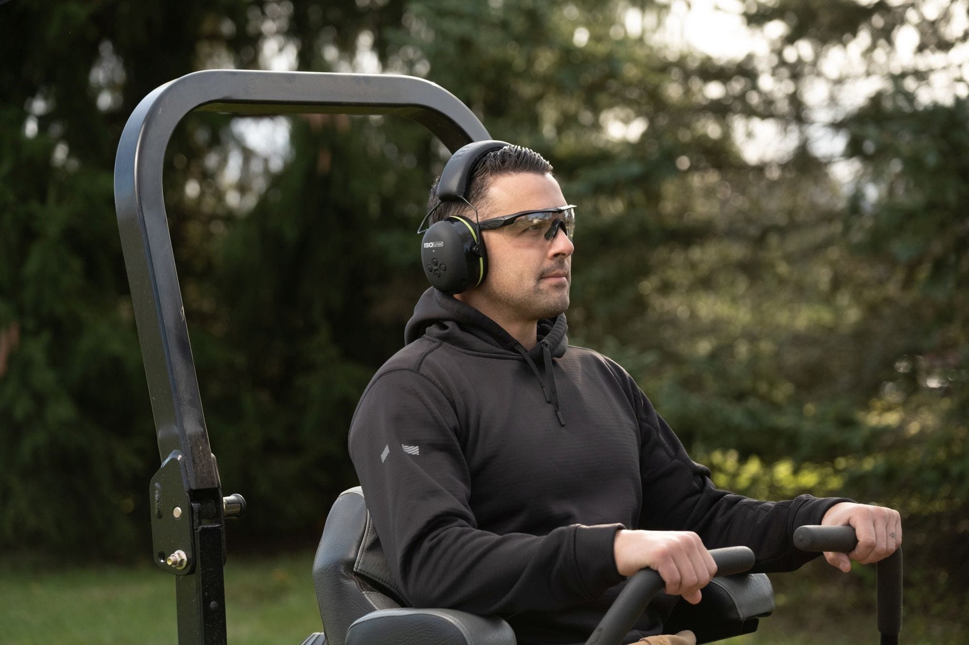 ISOtunes IT-46 AIR DEFENDER Bluetooth Earmuff - Black/Safety Green