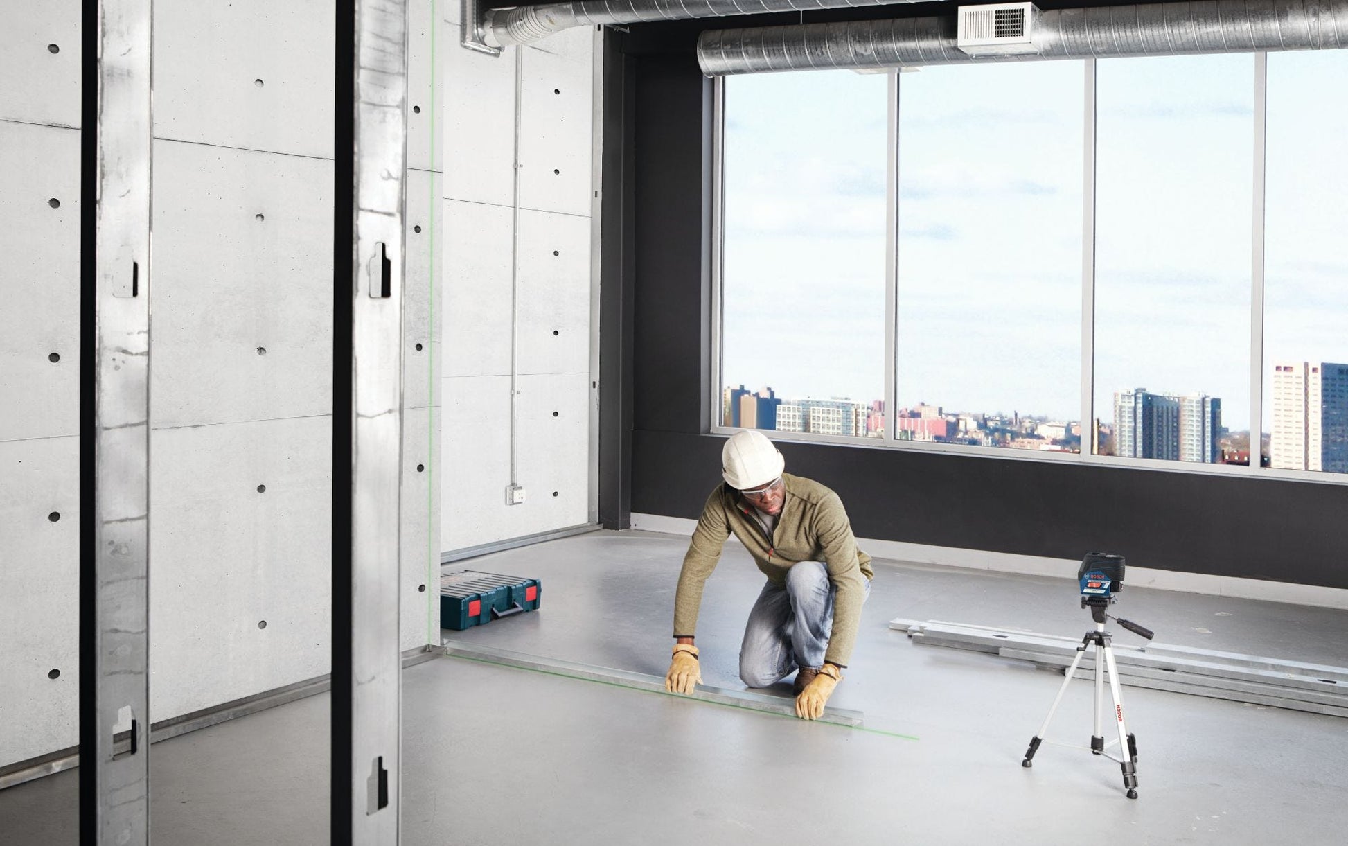 Bosch GCL100-80CG 12V Max Connected Green-Beam Cross-Line Laser with Plumb Points