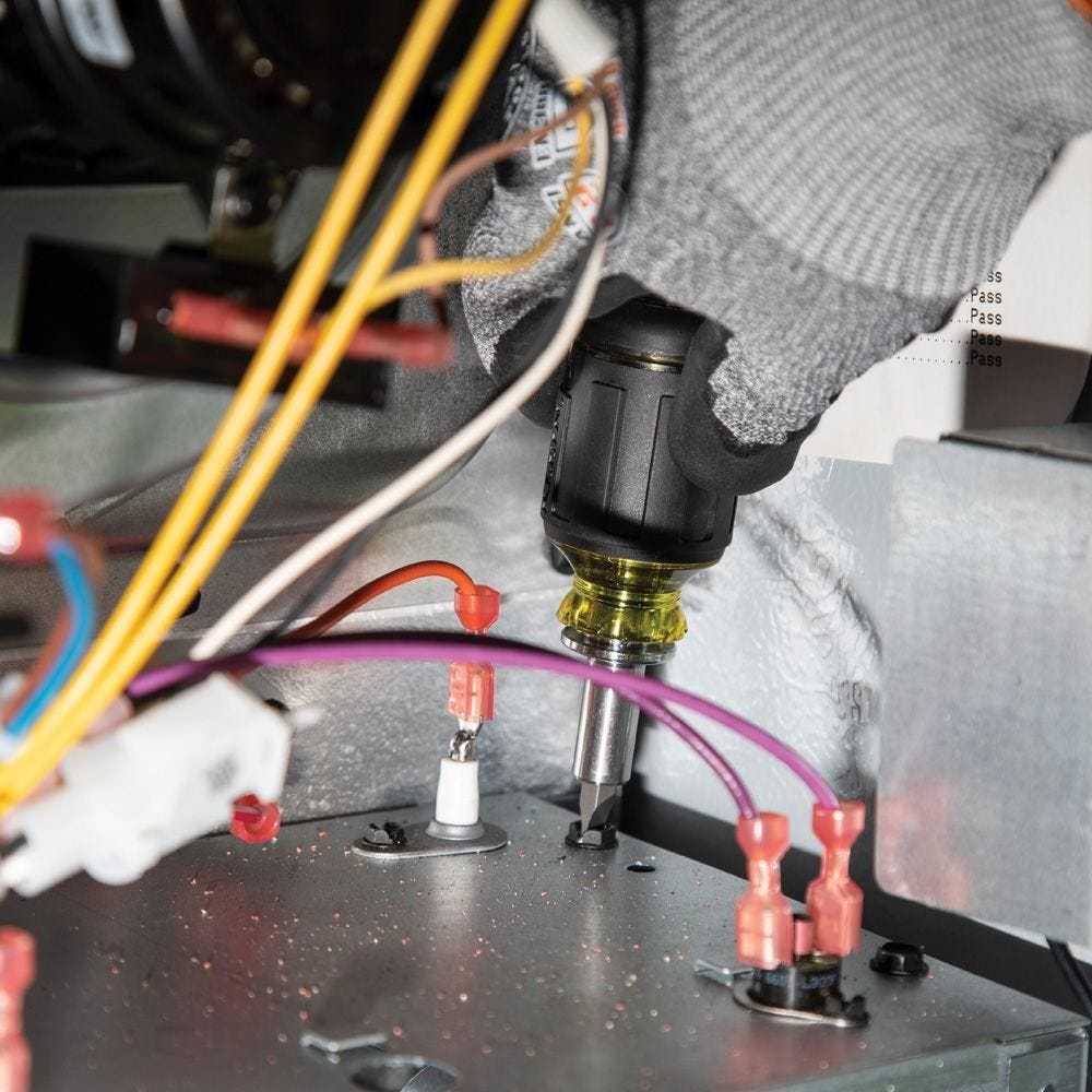 Klein 32308 8-in-1 Multi-Bit Adjustable Length Stubby Screwdriver