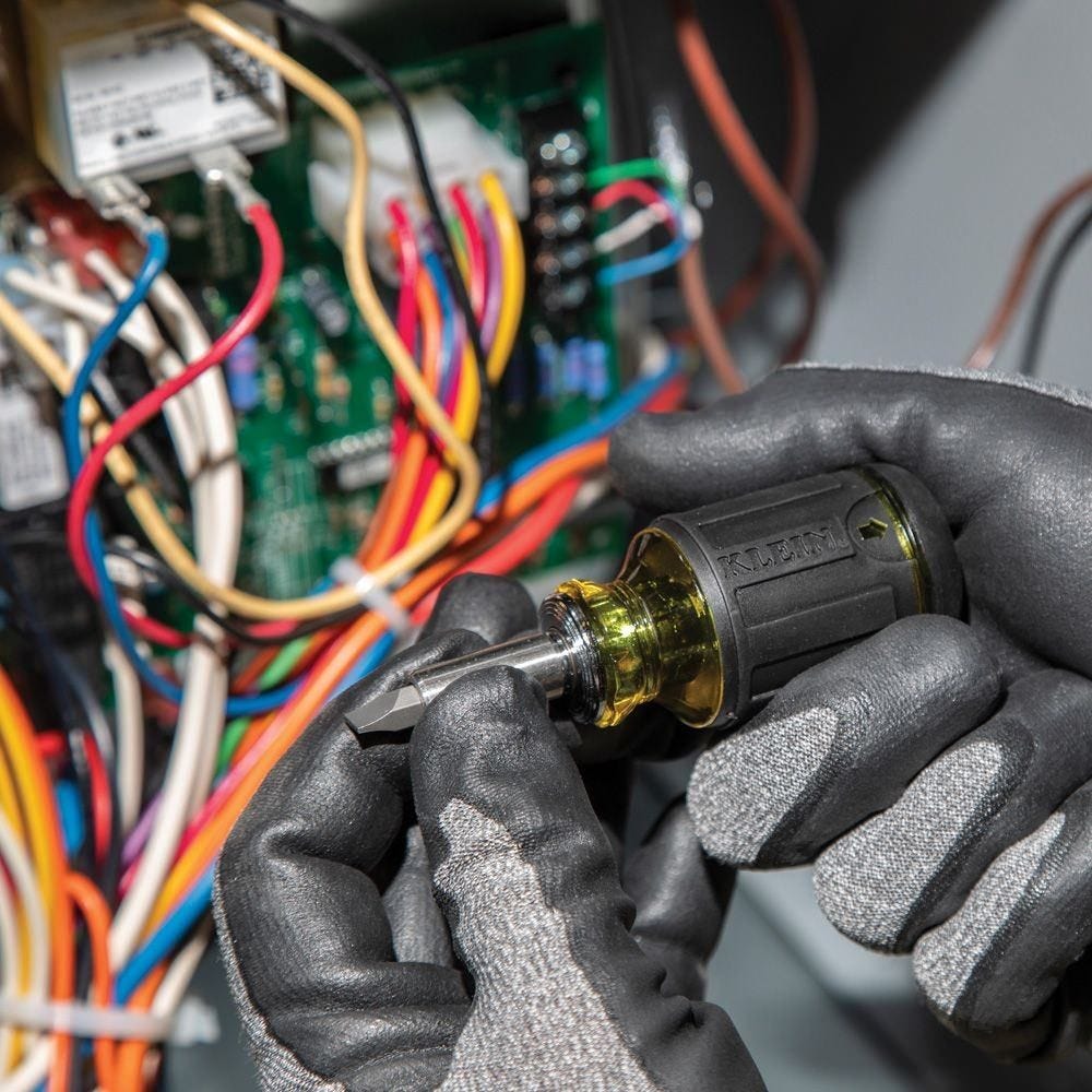 Klein 32308 8-in-1 Multi-Bit Adjustable Length Stubby Screwdriver