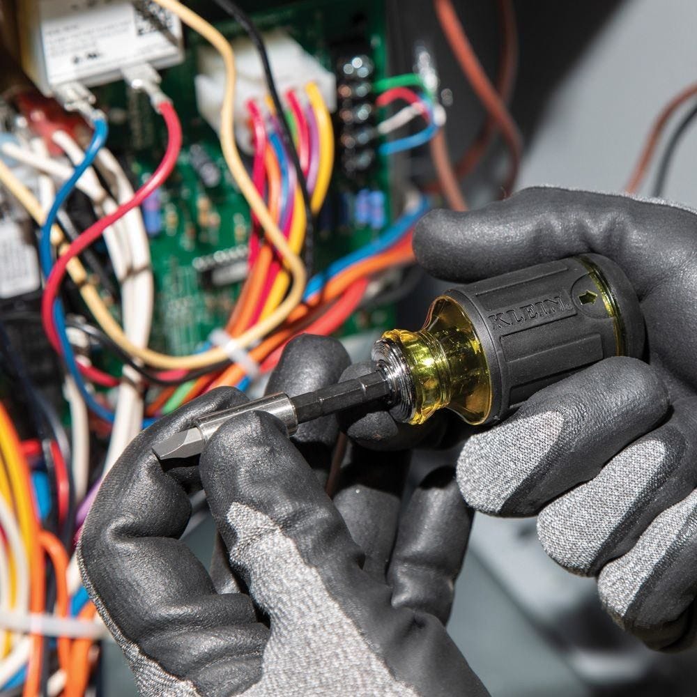 Klein 32308 8-in-1 Multi-Bit Adjustable Length Stubby Screwdriver