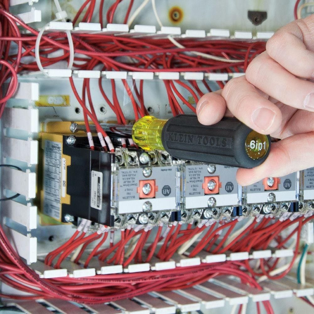 Klein 32559 Multi-Bit Screwdriver / Nut Driver, 6-in-1, Extended Reach, Ph, Sl