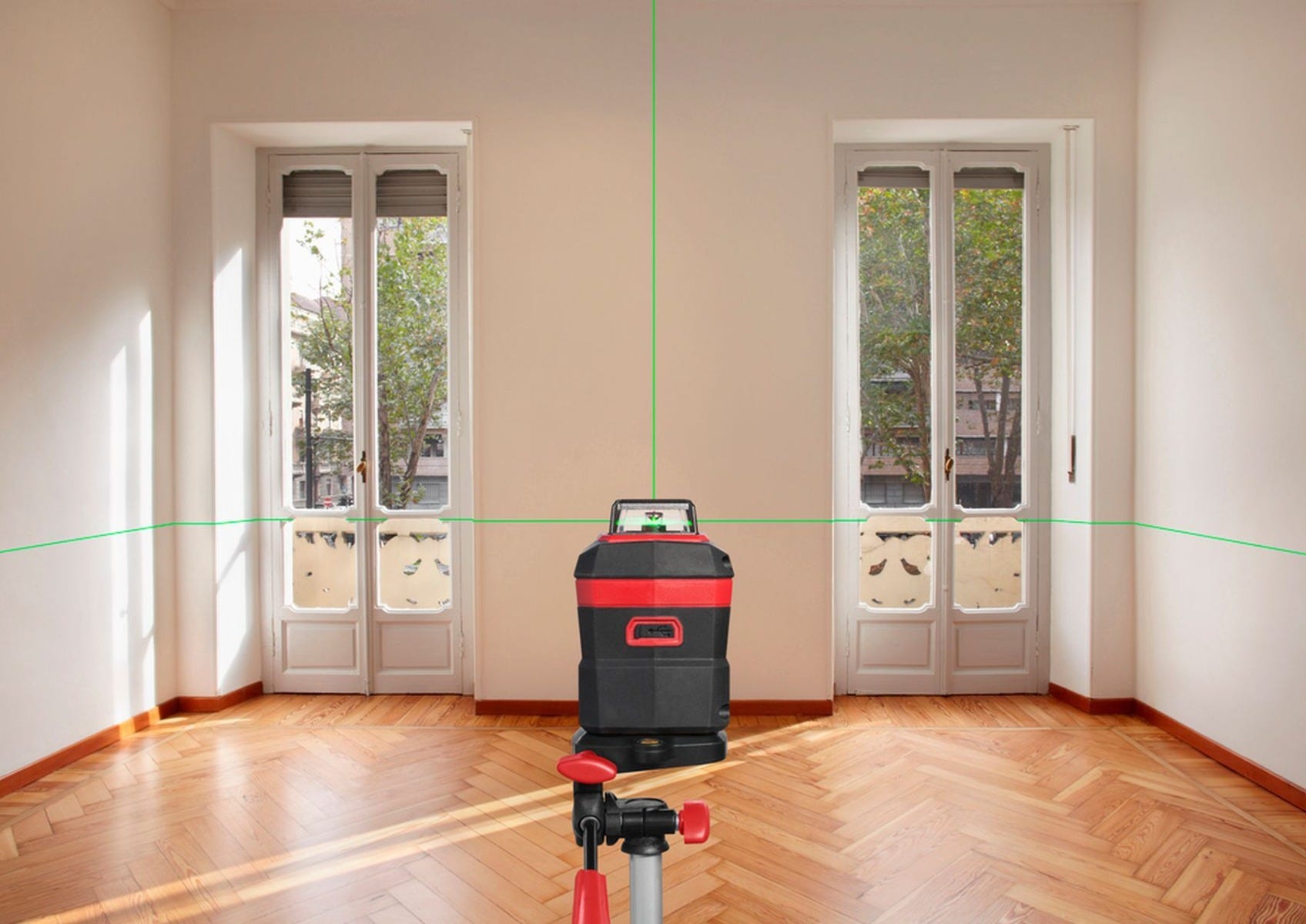 SKIL LL9322G-01 Self-Leveling 360 Degree Green Cross Line Laser with Tripod