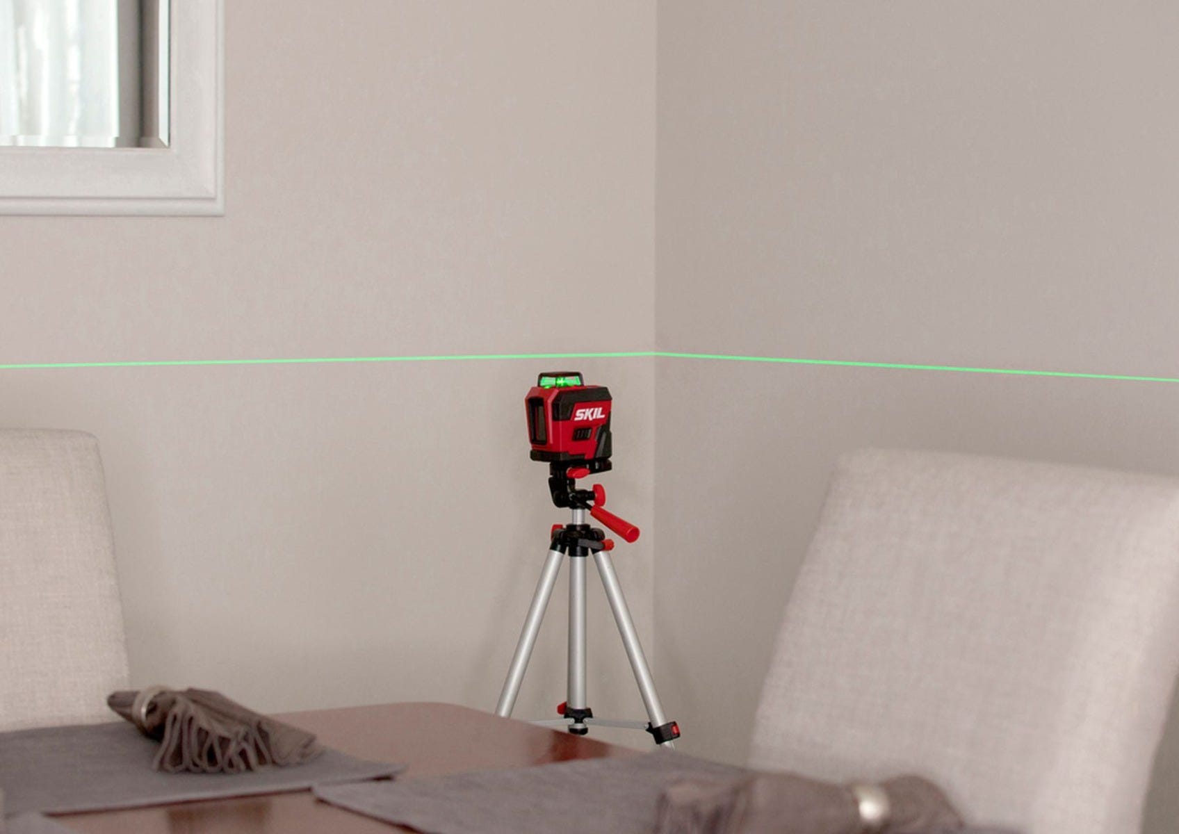 SKIL LL9322G-01 Self-Leveling 360 Degree Green Cross Line Laser with Tripod