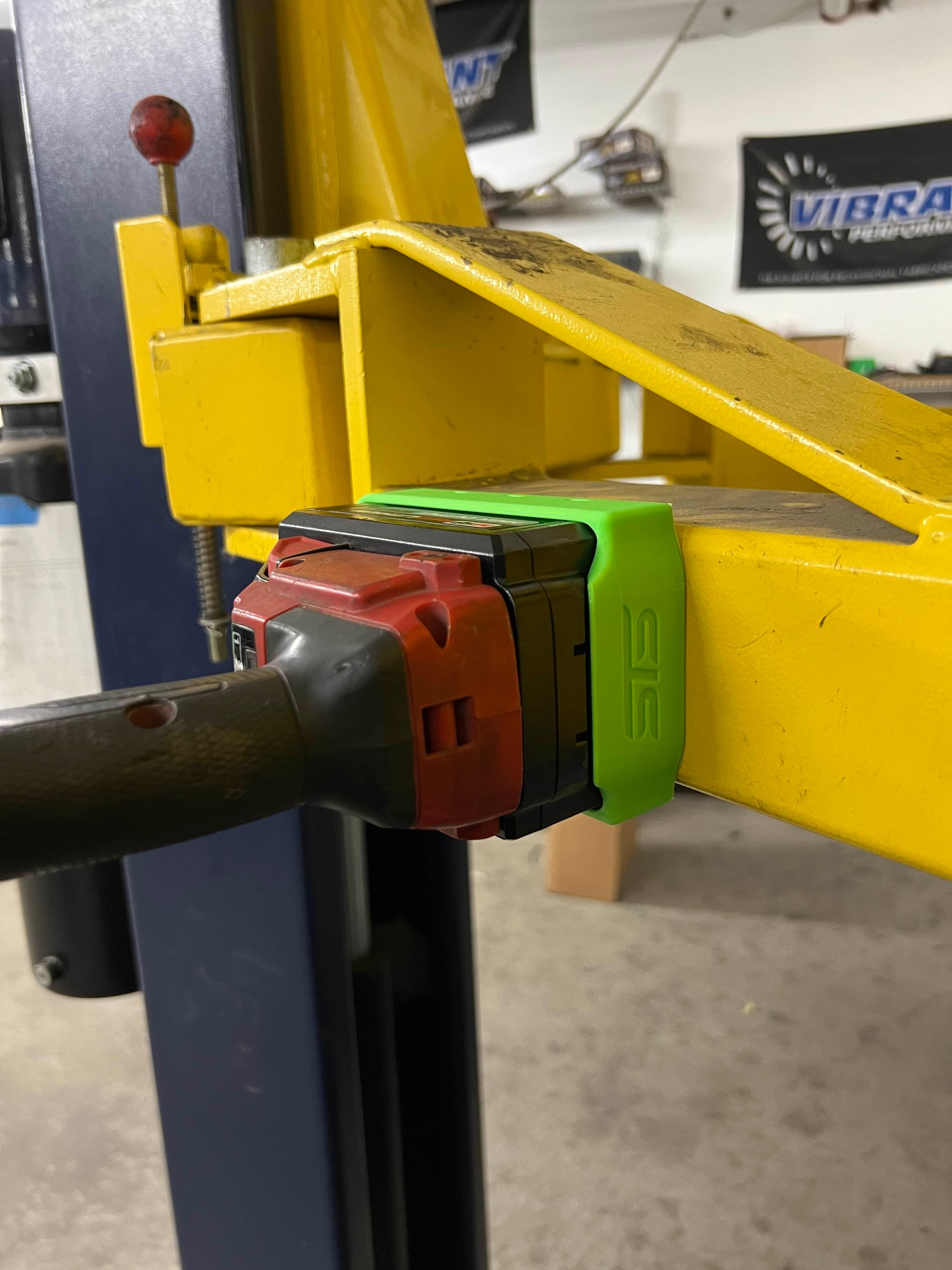 STS Auto Design M18H6 Milwaukee M18 Hi-Output 6.0Ah/8.0Ah Magnetic Battery Cover