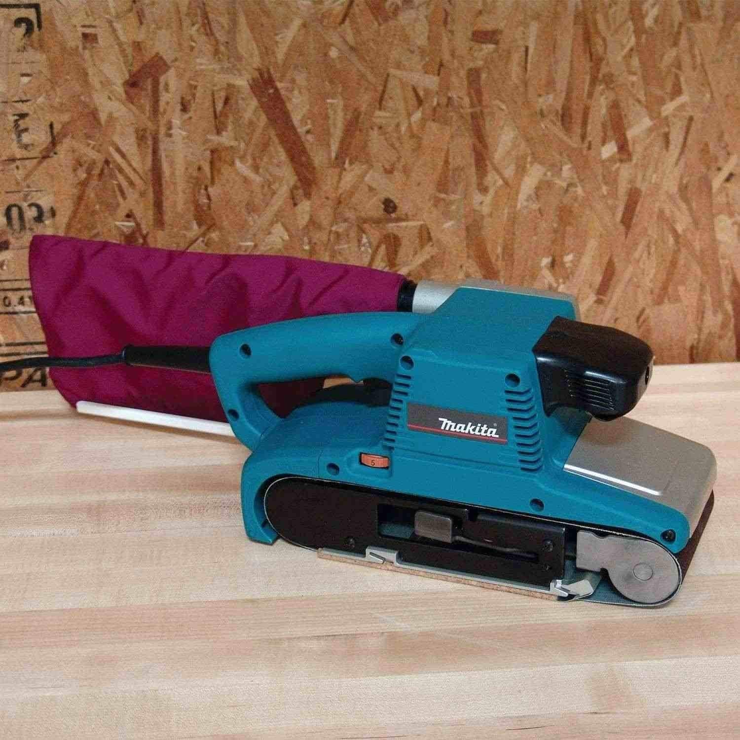 Makita 9404 4" x 24" Belt Sander, with Variable Speed