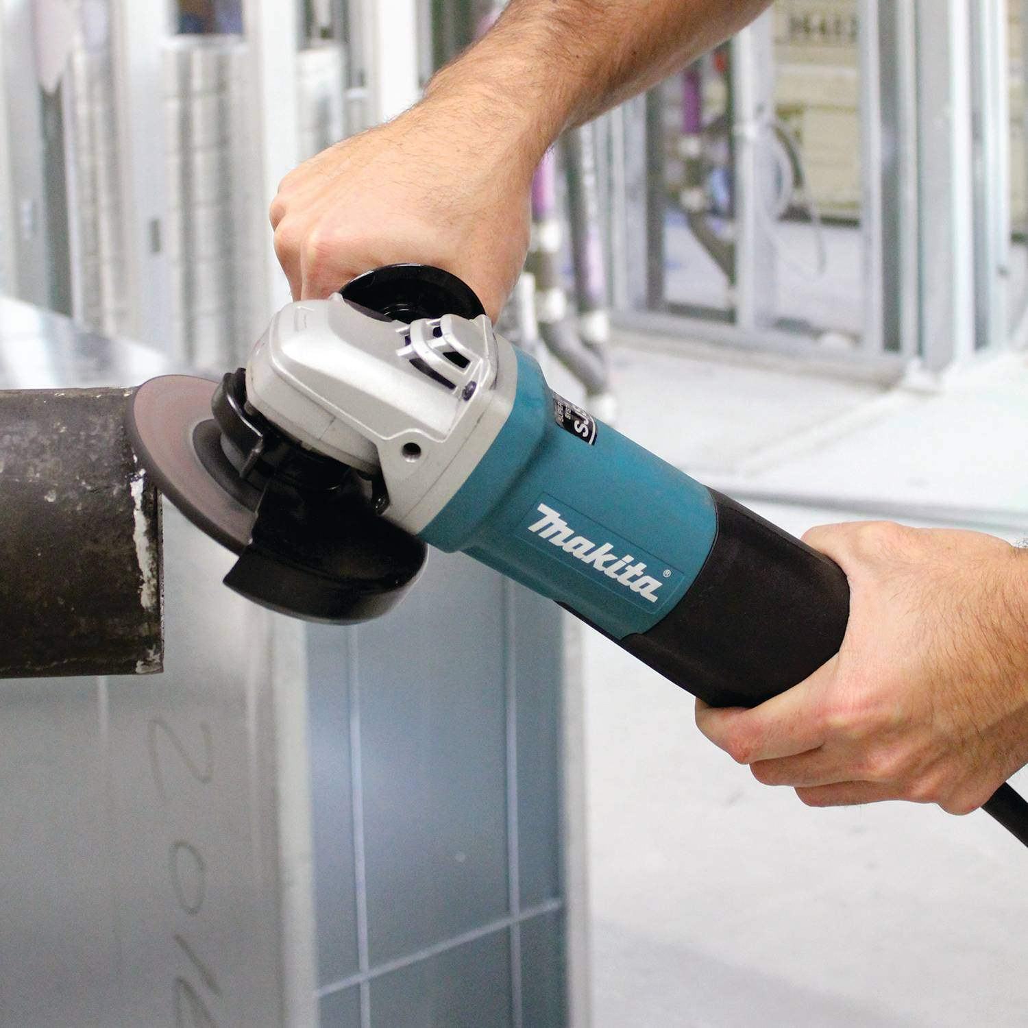 Makita 9564PC 4-1/2" SJS™ High-Power Paddle Switch Angle Grinder