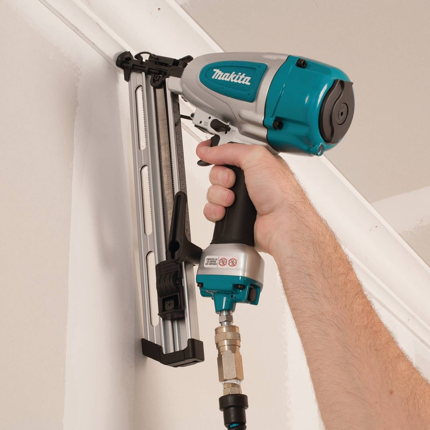 Makita AF635 15 Gauge, 2-1/2" Angled Finish Nailer, 34â°