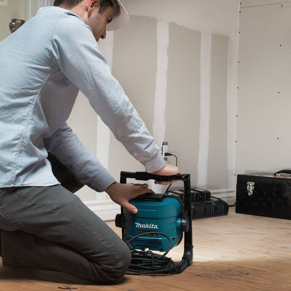 Makita DML805 18V LXT Lithium-Ion Cordless/Corded 20 LED Work Light, Light Only