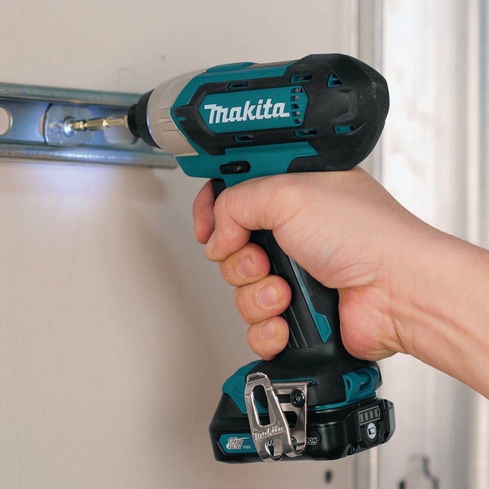 Makita DT03R1 12V max CXT Lithium-Ion Cordless Impact Driver Kit (2.0Ah)