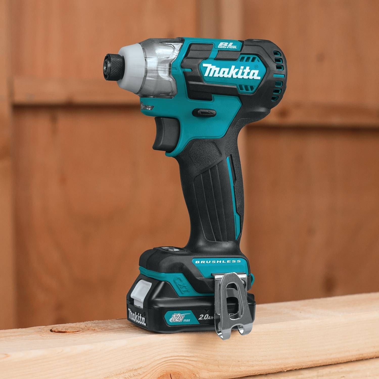 Makita DT04R1 12V max CXT Lithium-Ion Brushless Cordless Impact Driver Kit (2.0Ah)