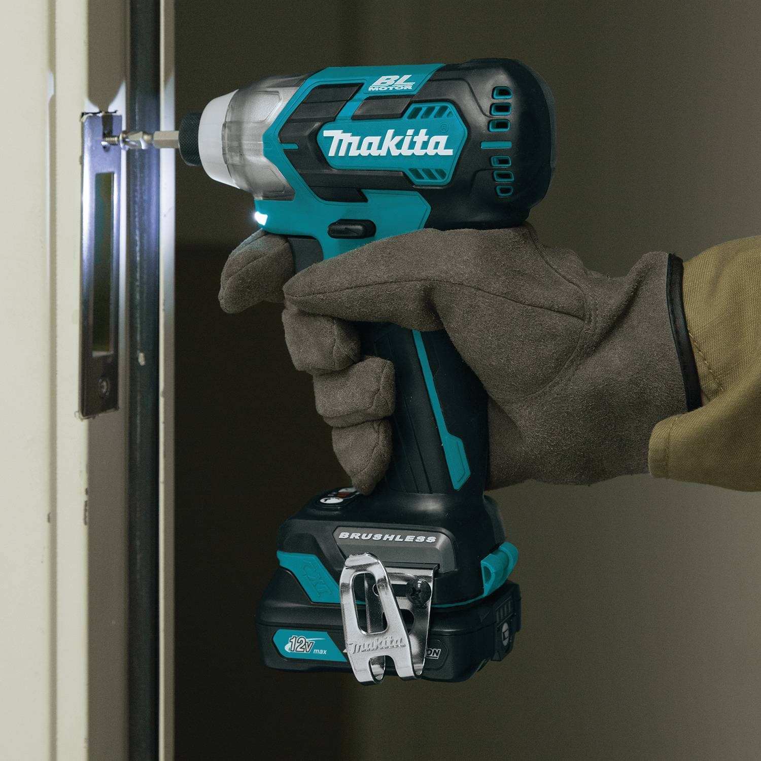 Makita DT04R1 12V max CXT Lithium-Ion Brushless Cordless Impact Driver Kit (2.0Ah)