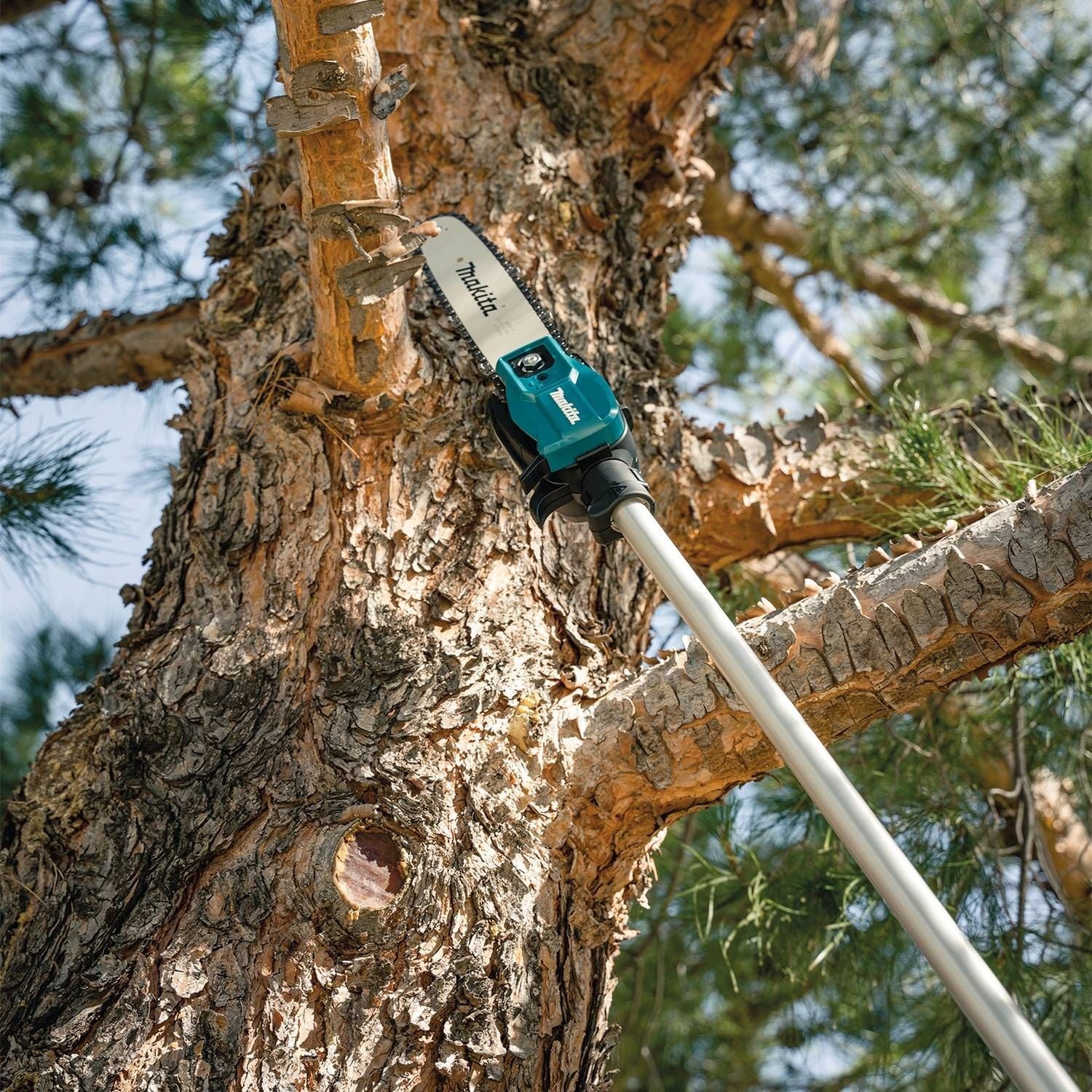 Makita GAU01Z 40V max XGT Brushless Cordless 10" Pole Saw, 8' Length, Tool Only