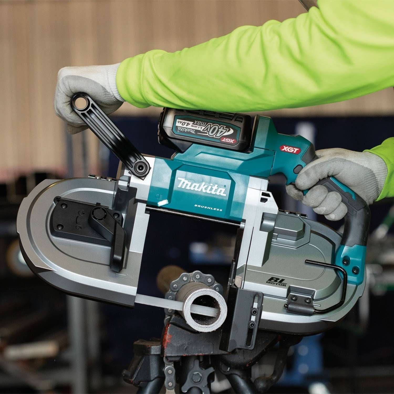Makita GBP01M1 40V max XGT Brushless Cordless Deep Cut Portable Band Saw Kit (4.0Ah)