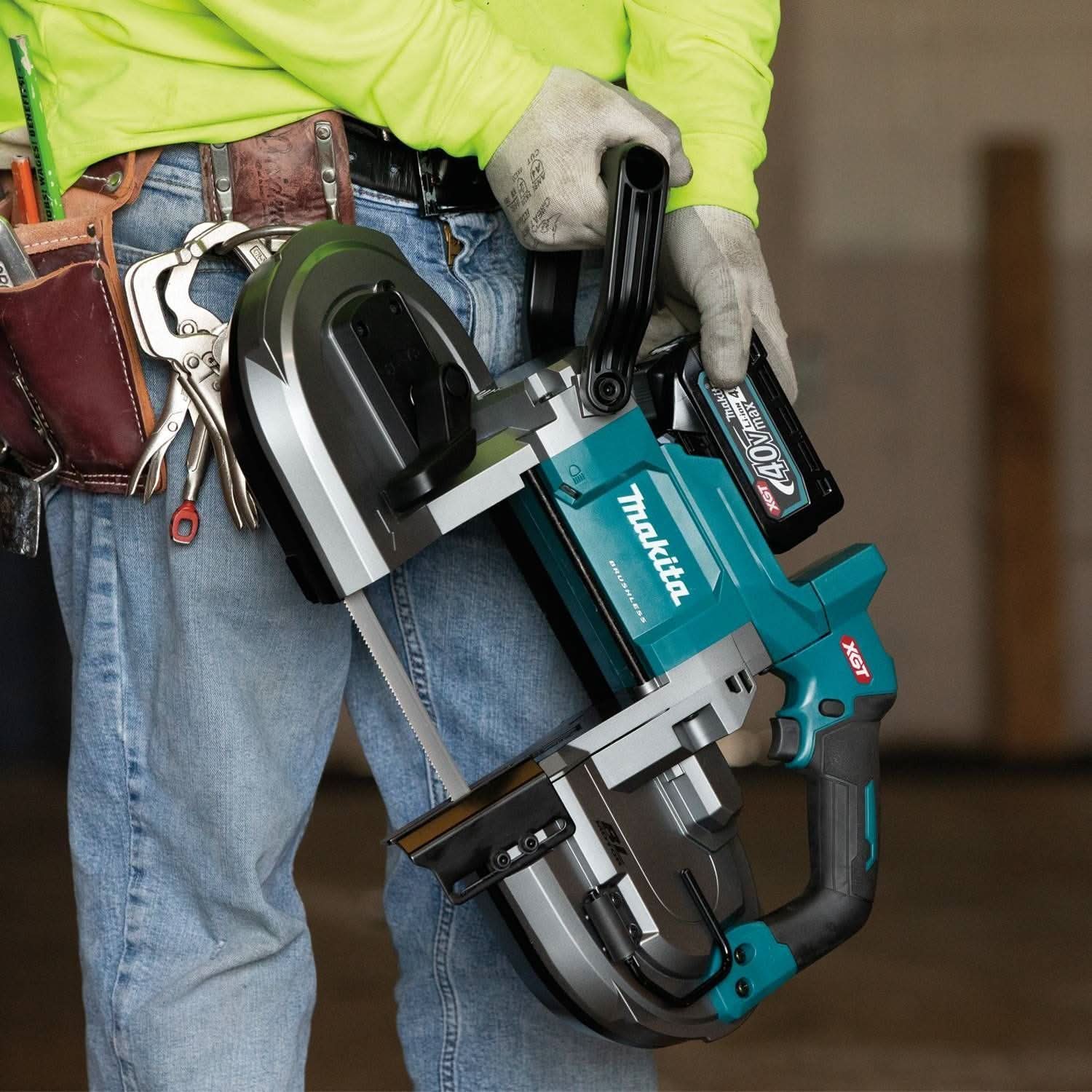 Makita GBP01M1 40V max XGT Brushless Cordless Deep Cut Portable Band Saw Kit (4.0Ah)