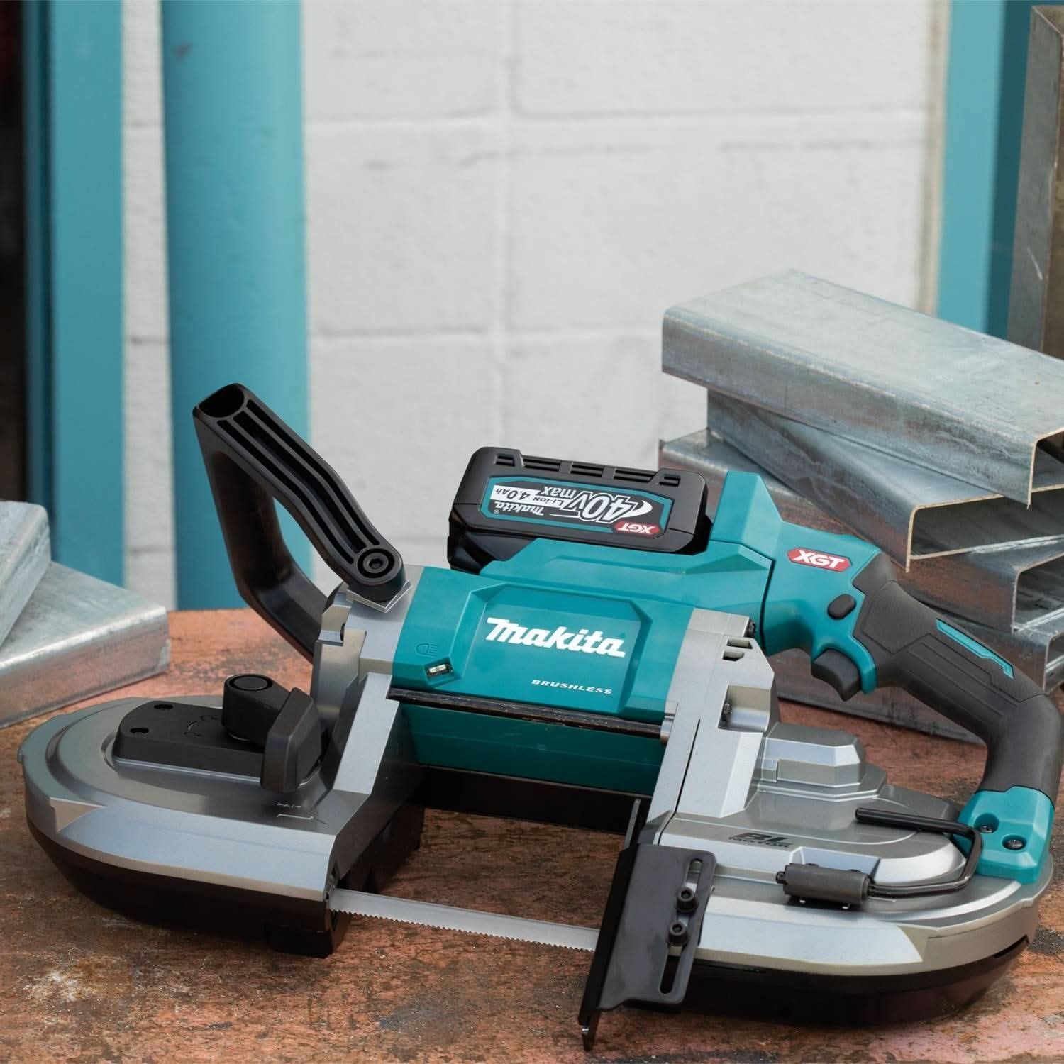 Makita GBP01M1 40V max XGT Brushless Cordless Deep Cut Portable Band Saw Kit (4.0Ah)