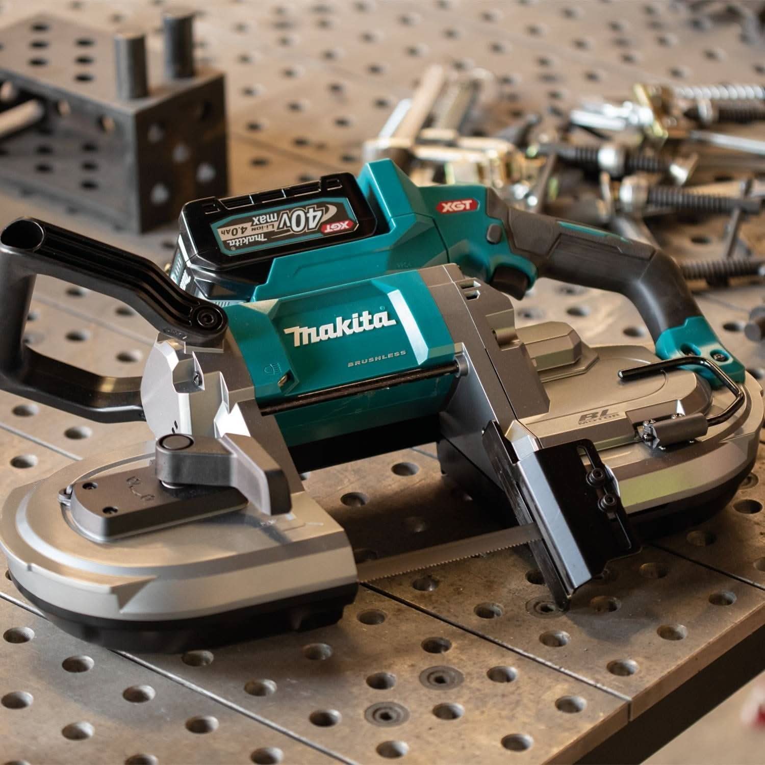 Makita GBP01M1 40V max XGT Brushless Cordless Deep Cut Portable Band Saw Kit (4.0Ah)