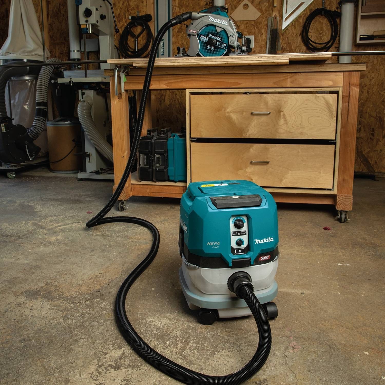 Makita GCV02ZX 40V max XGT Brushless Cordless 2.1 Gallon HEPA Filter Dry Dust Extractor, AWS Capable, Tool Only