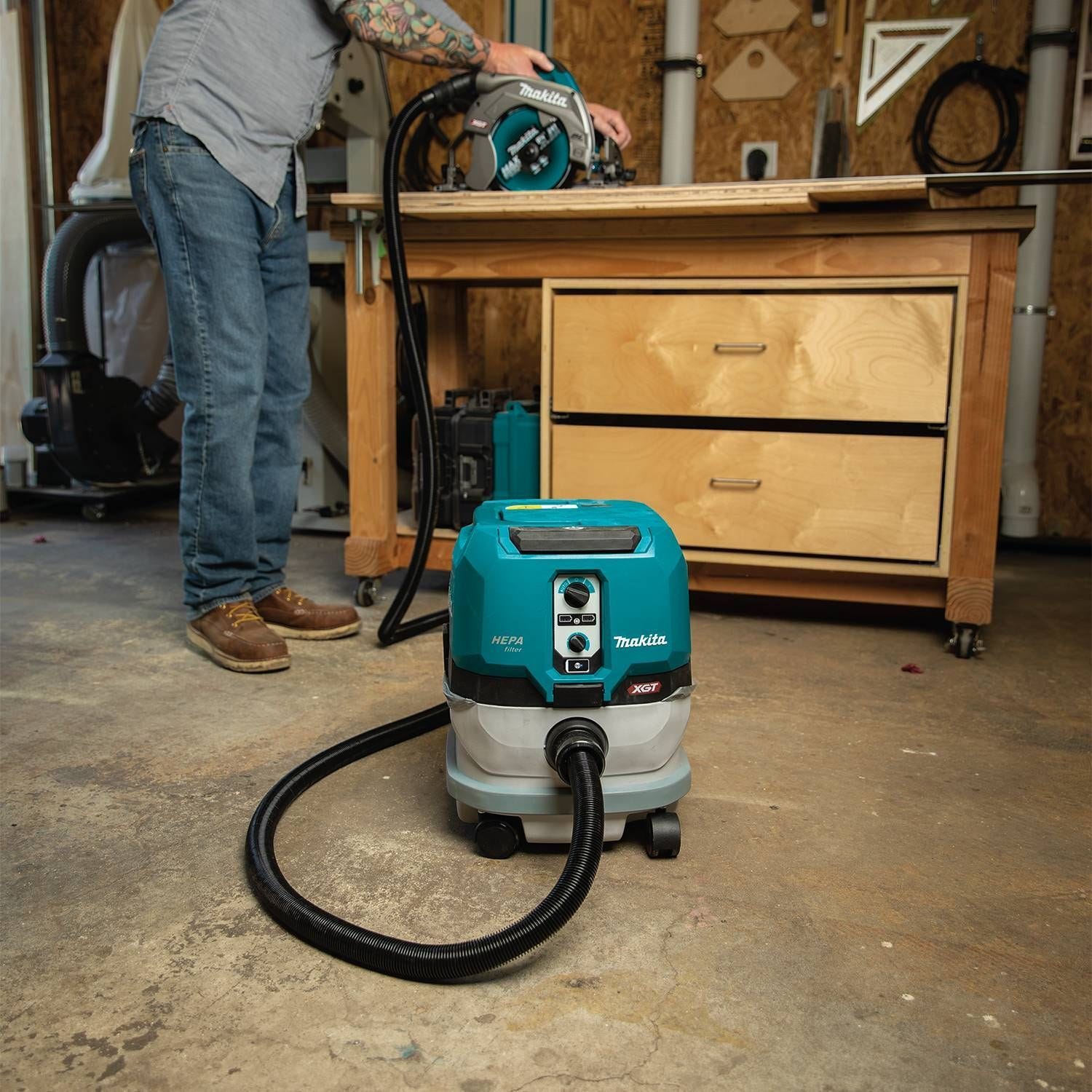 Makita GCV02ZX 40V max XGT Brushless Cordless 2.1 Gallon HEPA Filter Dry Dust Extractor, AWS Capable, Tool Only