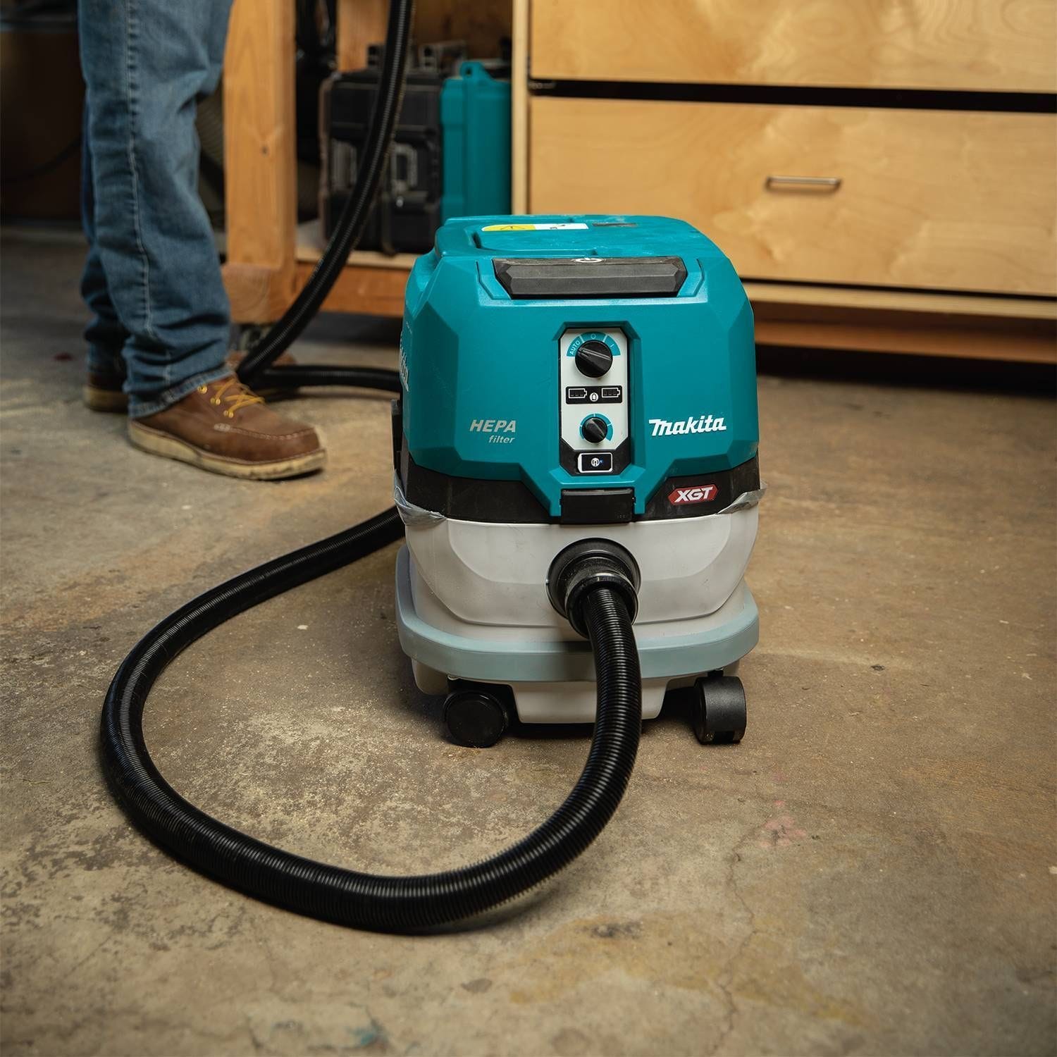 Makita GCV02ZX 40V max XGT Brushless Cordless 2.1 Gallon HEPA Filter Dry Dust Extractor, AWS Capable, Tool Only