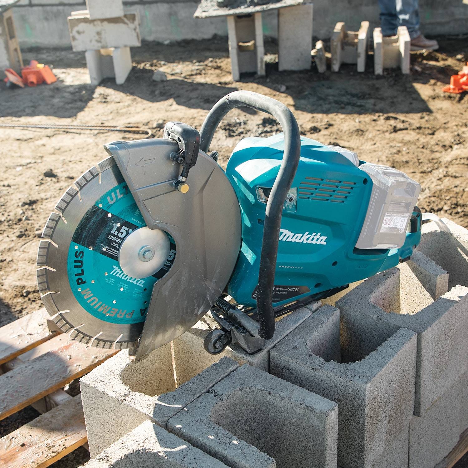 Makita GEC01Z 80V max (40V max X2) XGT Brushless 14" Power Cutter with AFT, Electric Brake, Tool Only
