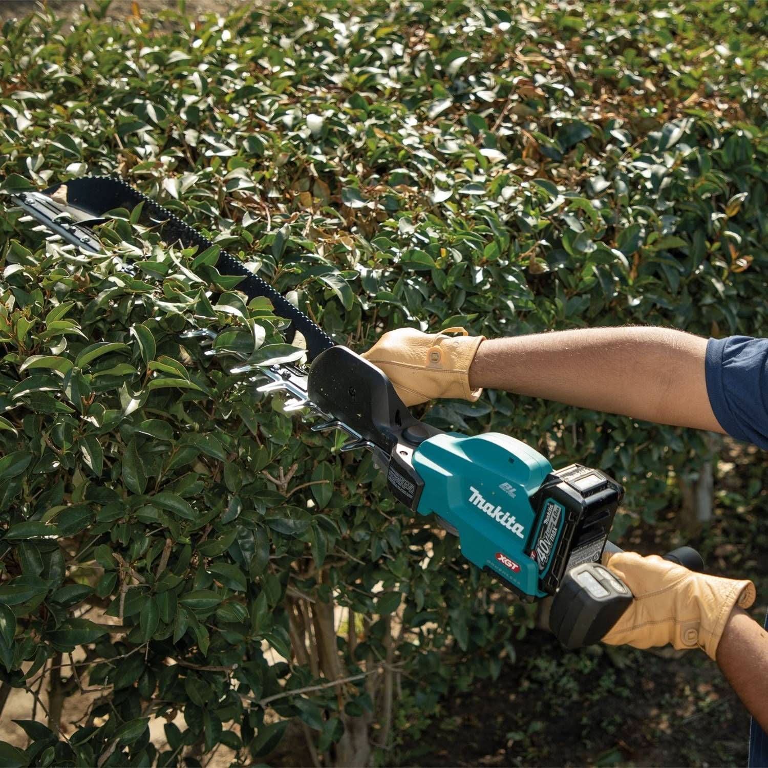 Makita GHU04M1 40V max XGT Brushless Cordless 24" Single-Sided Hedge Trimmer Kit (4.0Ah)