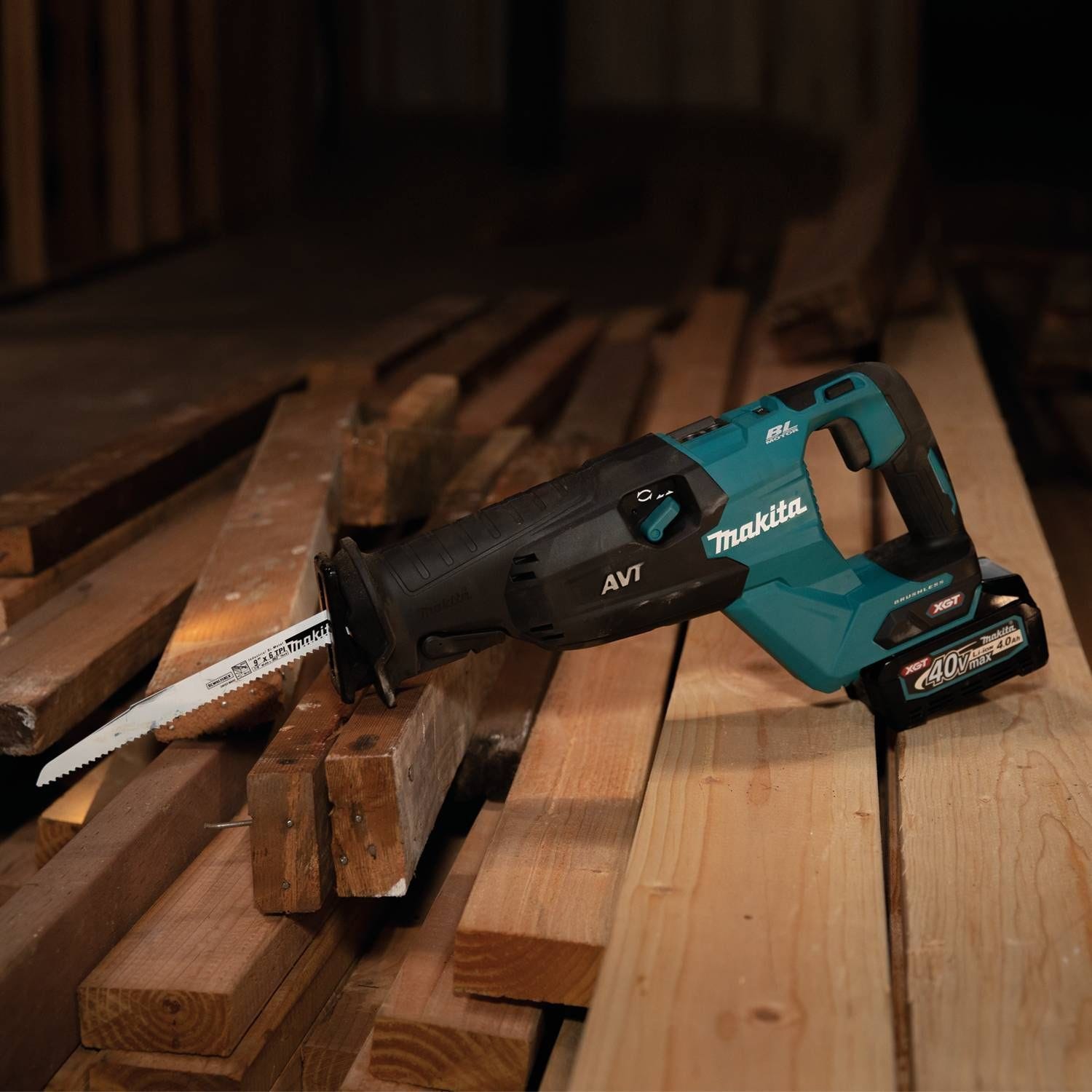 Makita GRJ02M1 40V max XGT Brushless Cordless AVT Orbital Recipro Saw Kit (4.0Ah)