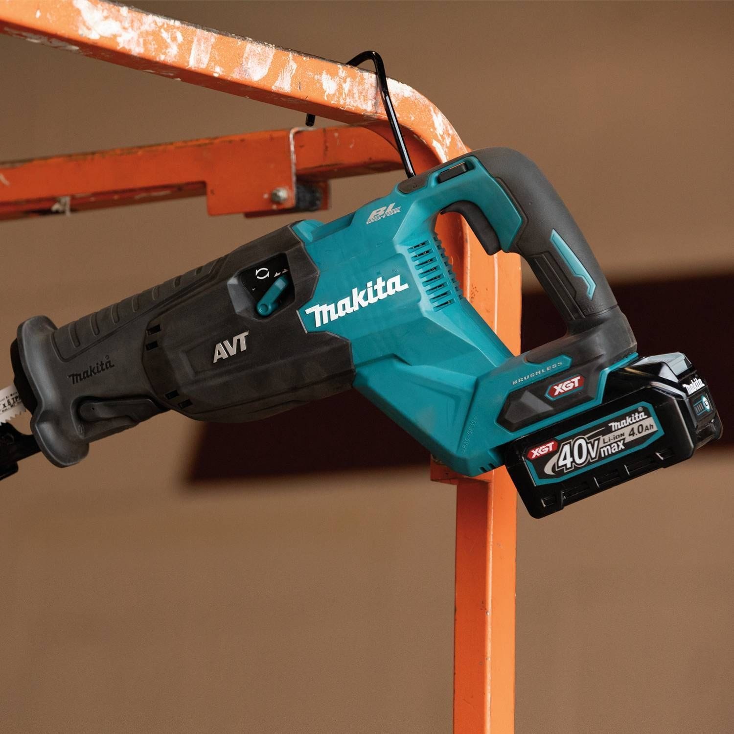 Makita GRJ02M1 40V max XGT Brushless Cordless AVT Orbital Recipro Saw Kit (4.0Ah)