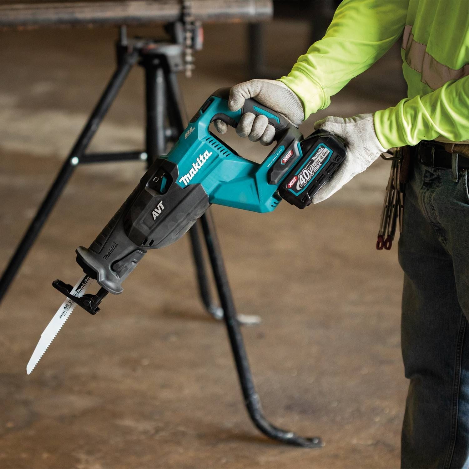 Makita GRJ02M1 40V max XGT Brushless Cordless AVT Orbital Recipro Saw Kit (4.0Ah)