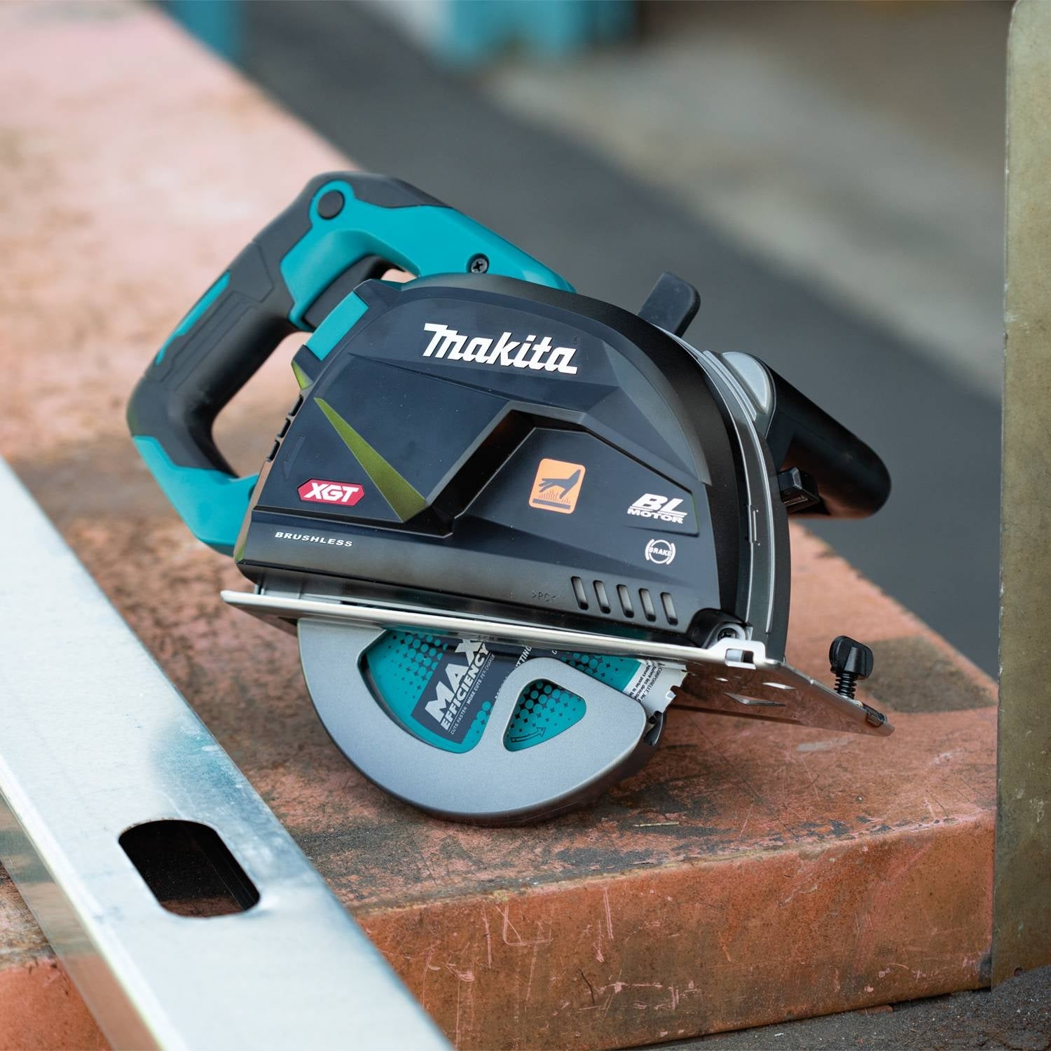 Makita GSC01Z 40V max XGT Brushless Cordless 7-1/4" Metal Cutting Saw, with Electric Brake and Chip Collector, Tool Only