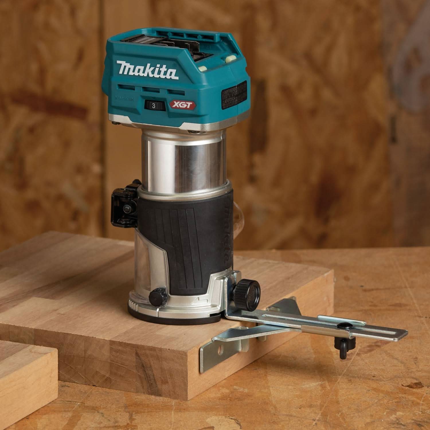 Makita 40V max XGT Brushless Compact Router Kit (2.5Ah) w/ 40V max XGT 13" Fan