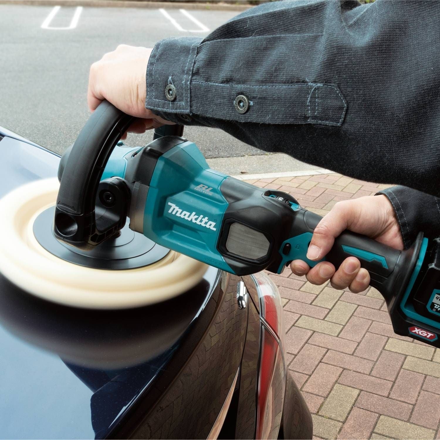 Makita GVP01M1 40V max XGT Brushless Cordless 7" Polisher Kit, (4.0Ah)