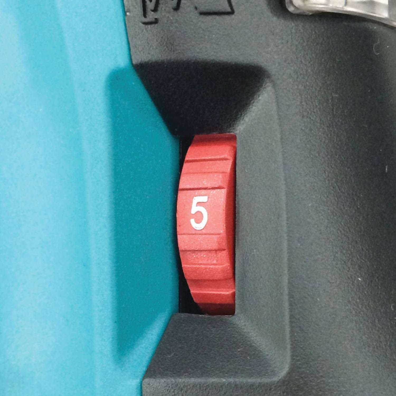 Makita HM1111C 17 lb. SDS-MAX AVT Demolition Hammer