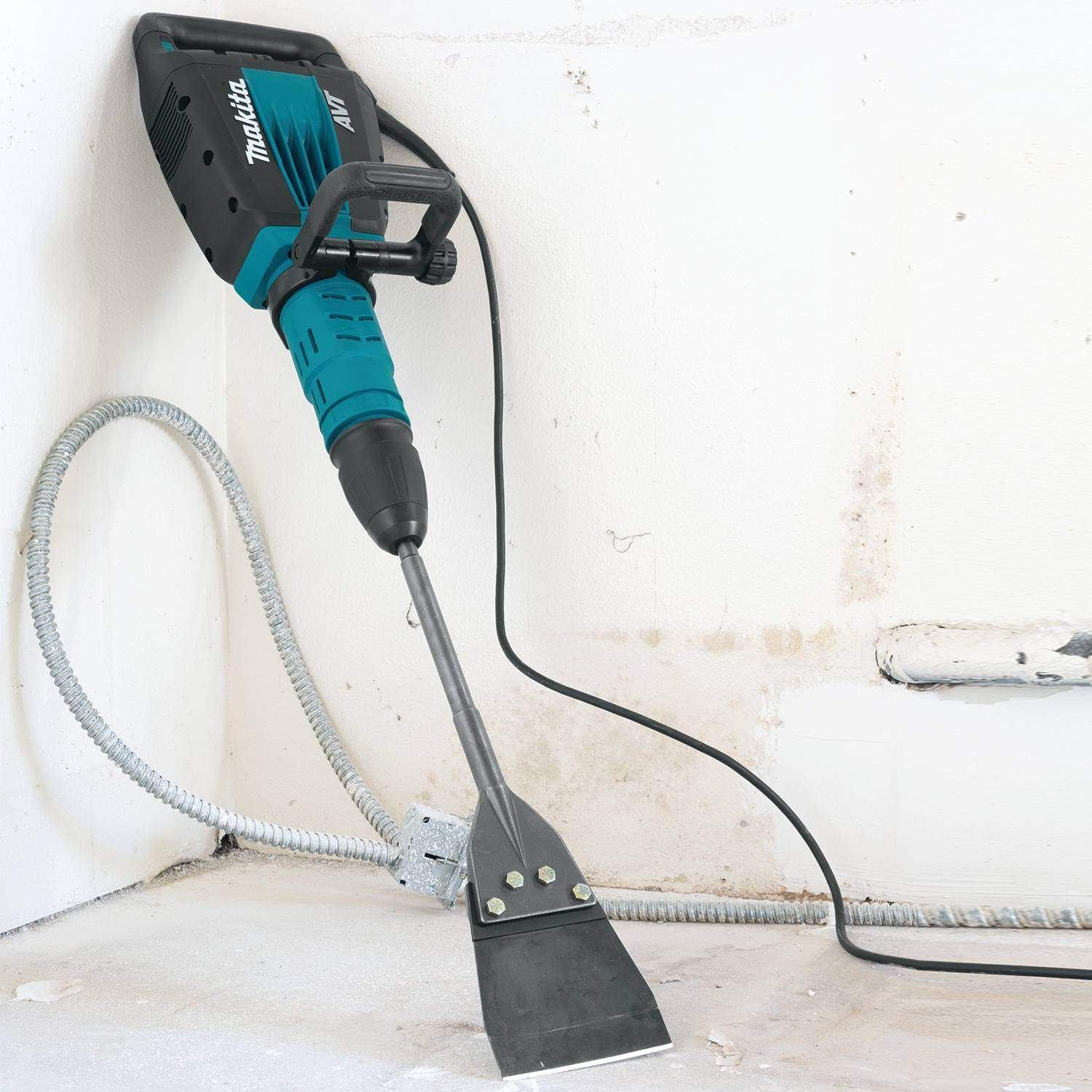 Makita HM1214C 27 lb. SDS-MAX AVT Demolition Hammer
